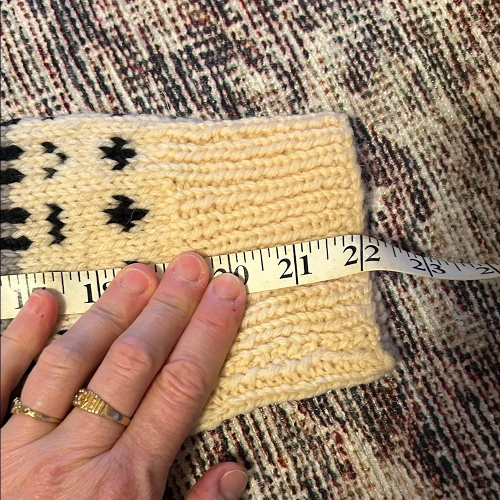 Classic Black and Cream Crewneck Sweater - Picture 3 of 5